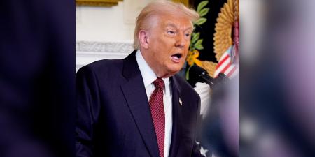 بالبلدي: تحليل: ترامب يواجه تصدعات في قاعدته المؤيدة MAGA مع عودته إلى واشنطن