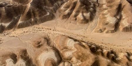 بالبلدي: من الجو..مصور يكشف لوحات فنية شكلتها أنامل الطبيعة في قلب السعودية