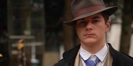 belbalady مراسلة CNN تتعقّب الفتى الفرنسي "الأنيق" الذي ظهر في صورة بعد سرقة اللوفر