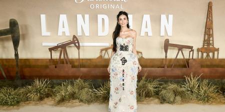 بالبلدي: توازن بين الجرأة والأنوثة..ديمي مور تخطف الأنظار بفستان فاتح اللون