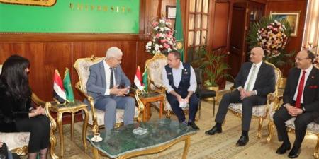 بالبلدي: رئيس
      جامعة
      المنوفية:
      نضع
      تمكين
      المرأة
      في
      مقدمة
      أولوياتنا