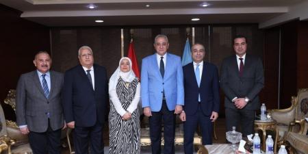 بالبلدي : رئيس
      البنك
      الزراعي
      المصري
      يلتقي
      محافظ
      الغربية
      لدعم
      جهود
      تحقيق
      التنمية
      الزراعية
      وتحفيز
      الاستثمار
      في
      القطاعات
      الإنتاجية
      بالمحافظة