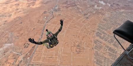 belbalady عشاق القفز المظلي من أنحاء العالم يتدفقون إلى مدينة بنغازي في ليبيا