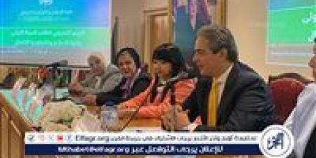 بالبلدي: نقيب
      الإعلاميين
      يُلقي
      محاضرةً
      بجامعةِ
      مصر
      بعنوان
      "الإعلام
      الجديد
      وفرص
      سوق
      العمل"