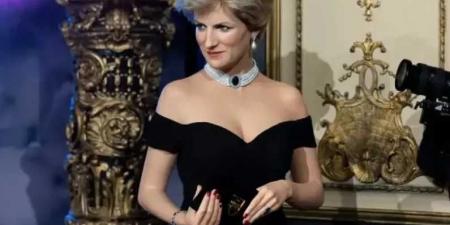 الأميرة
      ديانا
      تعود
      إلى
      باريس
      كتمثال
      من
      الشمع
      مرتدية
      فستان
      الانتقام