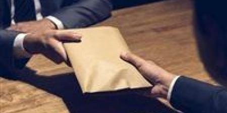 بالبلدي: بالأسماء
      والتفاصيل..
      إحالة
      مسؤول
      كبير
      بوزارة
      المالية
      و8
      متهمين
      في
      قضية
      الرشوة
      الكبرى
      للجنايات