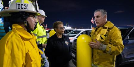 بالبلدي: اندلاع حريق ضخم في سفينة شحن تحمل مواد خطرة في لوس أنجلوس