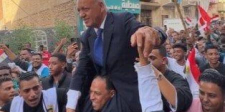 بالبلدي : محمولا
      على
      الأعناق..
      وصول
      الكاتب
      الصحفي
      والإعلامي
      الكبير
      مصطفى
      بكري
      إلى
      مسقط
      رأسه