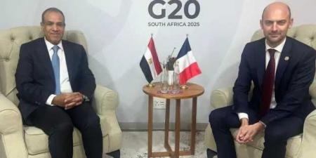 وزير
      الخارجية
      يلتقى
      مع
      نظيره
      الفرنسي
      على
      هامش
      أعمال
      قمة
      مجموعة
      العشرين