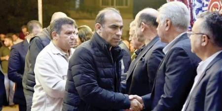 بالبلدي: محمد
      صبرى
      موحـد
      القطبين