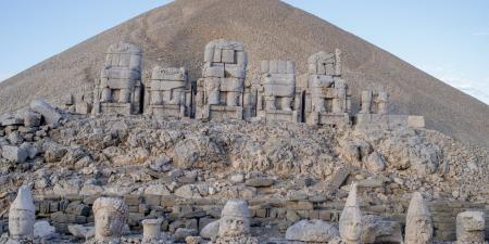 بالبلدي: جبل نمرود.. تماثيل حجرية تحرس لغزًا عمره ألفي عام في تركيا