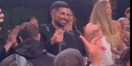 بالبلدي: أول
      ظهور
      لـ
      أحمد
      سعد
      في
      زفاف
      نجل
      ريم
      مصطفى
      بعد
      أيام
      من
      حادث
      العين
      السخنة