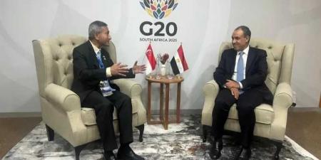 وزير
      الخارجية
      يلتقي
      نظيره
      السنغافوري
      علي
      هامش
      قمة
      العشرين