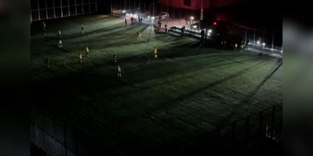 بالبلدي: شاهد ما فعله آباء بمباراة كرة قدم للأطفال لحظة انقطاع الكهرباء بأوكرانيا