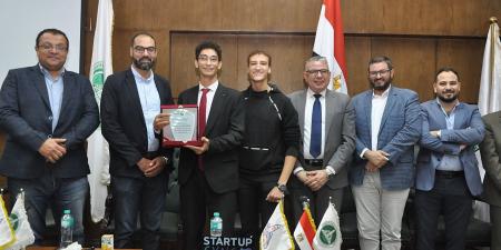 بالبلدي : بمشاركة
      9
      فرق..
      "تجارة
      عين
      شمس"
      تطلق
      مسابقة
      الابتكار
      وريادة
      الأعمال