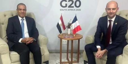 وزير
      الخارجية
      يلتقى
      مع
      نظيره
      الفرنسي
      على
      هامش
      أعمال
      قمة
      مجموعة
      العشرين