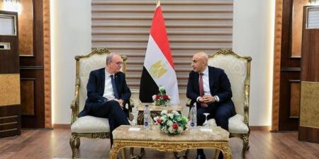 بالبلدي: وزير
      التربية
      والتعليم
      يستقبل
      نظيره
      الإيطالي
      بمطار
      القاهرة
      تمهيدًا
      لإطلاق
      أكبر
      شراكة
      في
      التعليم
      الفني