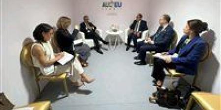 بالبلدي: وزير
      الخارجية
      يلتقي
      مع
      نظيره
      البرتغالي
      على
      هامش
      أعمال
      القمة
      الأفريقية
      الأوروبية