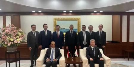 وزير
      الخارجية
      يلتقي
      برئيس
      متحف
      مين-أون
      للموسيقى
      ويقوم
      بجولة
      تفقدية
      في
      المتحف