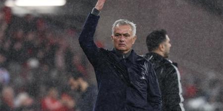 بالبلدي : بنفيكا
      يرد
      على
      فيديو
      تقديم
      مورينيو
      مدربًا
      لـ
      ريال
      مدريد