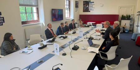 بالبلدي : وزير
      المالية
      في
      لقائه
      مع
      وفد
      من
      وكالة
      تمويل
      الصادرات
      البريطانية
      «UKEF»
      بلندن: تنمية
      الصادرات
      السلعية
      والخدمية
      تتصدر
      أولويات
      السياسات
      المالية
      في
      مصر 