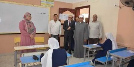 محافظ
      الأقصر
      يتفقد
      لجان
      امتحانات
      الشهادة
      الثانوية
      الأزهرية..
      ويؤكد
      توفير
      الأجواء
      الملائمة
      للطلاب
