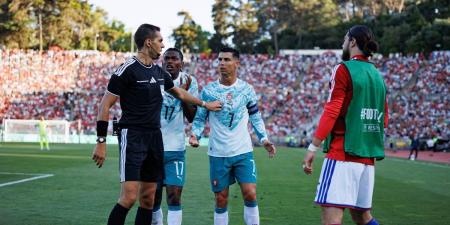 بالبلدي : موقف
      لياو
      من
      مباراة
      البرتغال
      الأولى
      في
      كأس
      العالم
      بعد
      طرده
      أمام
      تشيلي