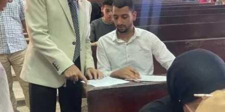 رئيس
      جامعة
      أسوان
      يتابع
      امتحانات
      كلية
      دار
      العلوم
      ويؤكد
      انتظام
      منظومة
      الامتحانات