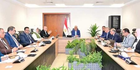 وزير
      الري
      يتابع
      تنفيذ
      المشروع
      القومي
      لتأهيل
      المنشآت
      المائية
