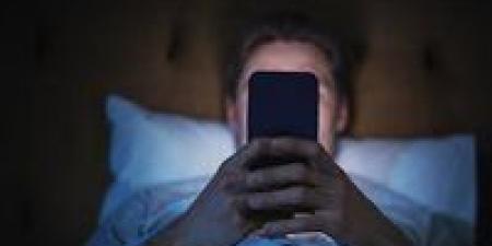 بالبلدي: تصفح
      الهاتف
      قبل
      النوم
      يؤثر
      سلبًا
      على
      صحتك
      أكثر
      مما
      تتخيل