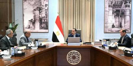 رئيس
      الوزراء
      يتابع
      إجراءات
      توفير
      التمويل
      المطلوب
      لمشروعات
      الطاقة
      الجديدة
      والمتجددة