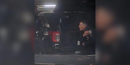 بالبلدي: لحظة إصابة شرطي بطلق ناري أثناء "مزاح عنيف" مع زميله