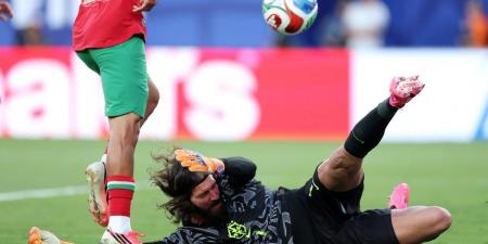 بالبلدي : أليسون:
      أنشيلوتي
      لم
      يكن
      راضيًا
      عن
      أدائنا
      أمام
      المغرب
      القوي..
      وغادرنا
      الملعب
      بحزن