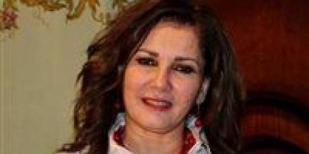بالبلدي: آثار
      الحكيم
      تثير
      الجدل
      بتصريحاتها
      عن
      الحجاب