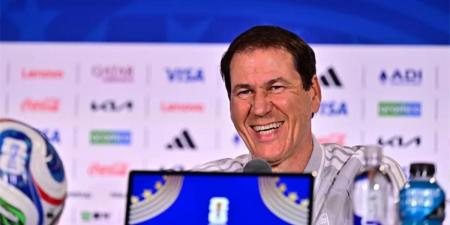 بالبلدي : جارسيا:
      منتخب
      مصر
      يملك
      ثنائيًا
      رائعًا..
      وسأعانق
      محمد
      صلاح
      لكننا
      خصمان