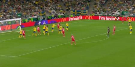 بالبلدي : فيديو
      |
      عمر
      الرقيق
      يسجل
      هدف
      تونس
      الأول
      أمام
      السويد
      في
      كأس
      العالم