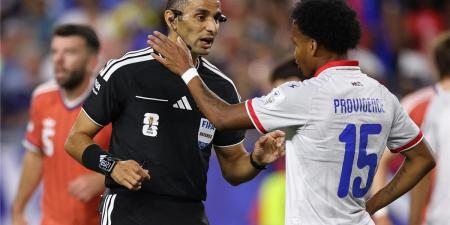 بالبلدي : مصطفى
غربال
يثير
غضب
جماهير
هايتي
في
كأس
العالم..
وطلبان
للفيفا