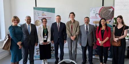 بالبلدي: وزير
      التعليم
      العالي
      يزور
      وادي
      العلوم
      بجامعة
      باريس-ساكلاي
      لربط
      الأبحاث
      المصرية
      بالصناعة
      الفرنسية