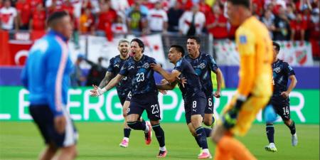 بالبلدي : فيديو
      |
      رغم
      الطرد
      بقانون
      فيفا
      الجديد..
      باراجواي
      تفوز
      على
      تركيا
      في
      كأس
      العالم