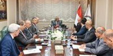 بالبلدي: الإنتاج
      الحربي
      تبحث
      مع
      Hellenic
      اليونانية
      توسيع
      التعاون
      في
      الصناعات
      الدفاعية