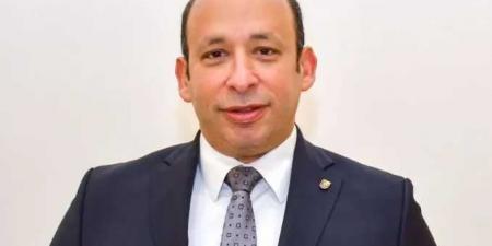 عميد
كلية
طب
قصر
العيني:
المستشفيات
الجامعية
تقدم
خدماتها
لـ32.5
مليون
مواطن