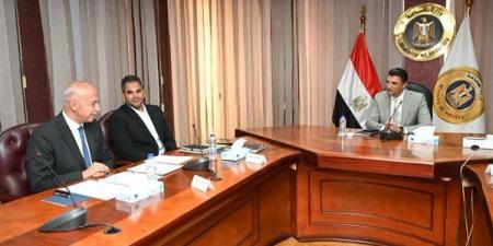 بالبلدي: وزير
      الصناعة
      يدعم
      توطين
      الصناعات
      الكهربائية
      وتعزيز
      المنتج
      المحلي