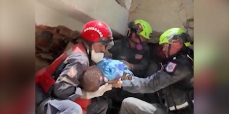 بالبلدي: شاهد.. لحظة إنقاذ رضيع ووالدته من تحت أنقاض زلزال فنزويلا المدمر