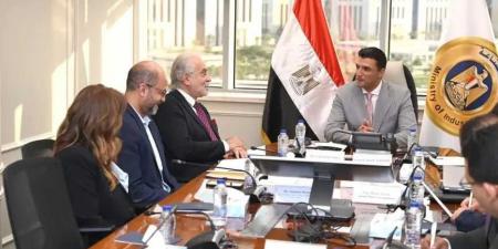 وزير
الصناعة
يبحث
مع
رئيس
شركة
يونيليفر
بمنطقة
شمال
إفريقيا
وبلاد
الشام
والعراق
خطط
الشركة
المستقبلية
بالسوق
المصري