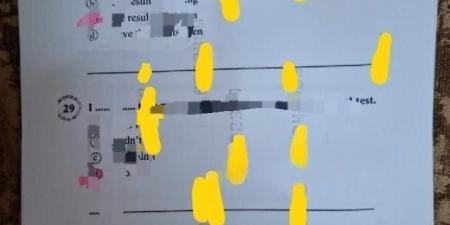 بالبلدي: "بيصور
      بمزاج"
      تداول
      امتحان
      اللغة
      الإنجليزية
      لشهادة
      الثانوية
      وسر
      "المفرش
      البنى"