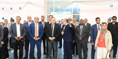بالبلدي: قفزة
      جديدة
      بجامعة
      العاصمة..
      مشروعات
      عملاقة
      تعزز
      مستقبل
      التعليم
      والطب