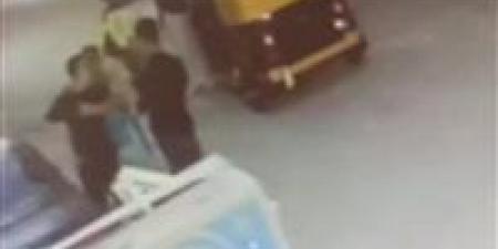 بالبلدي: ضبط
شخص
لتعديه
على
آخر
بسلاح
أبيض
بالبحيرة