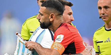 بالبلدي: هذا ما فعله ميسي عند رؤيته لمحمد صلاح في مباراة مصر والأرجنتين