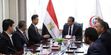 وزير
الصحة
يبحث
مع
شركة
سامسونج
للإلكترونيات
في
مصر
تعزيز
التعاون
في
دعم
التدريب
الطبي
والتحول
الرقمي