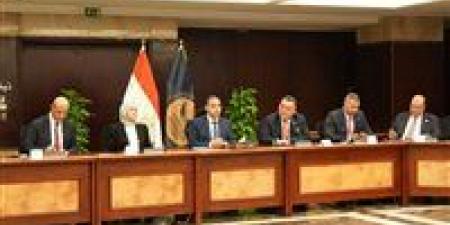 بالبلدي: رئيس
      الرقابة
      المالية
      يبحث
      مع
      رئيسي
      الضرائب
      والبورصة
      تعزيز
      كفاءة
      سوق
      رأس
      المال